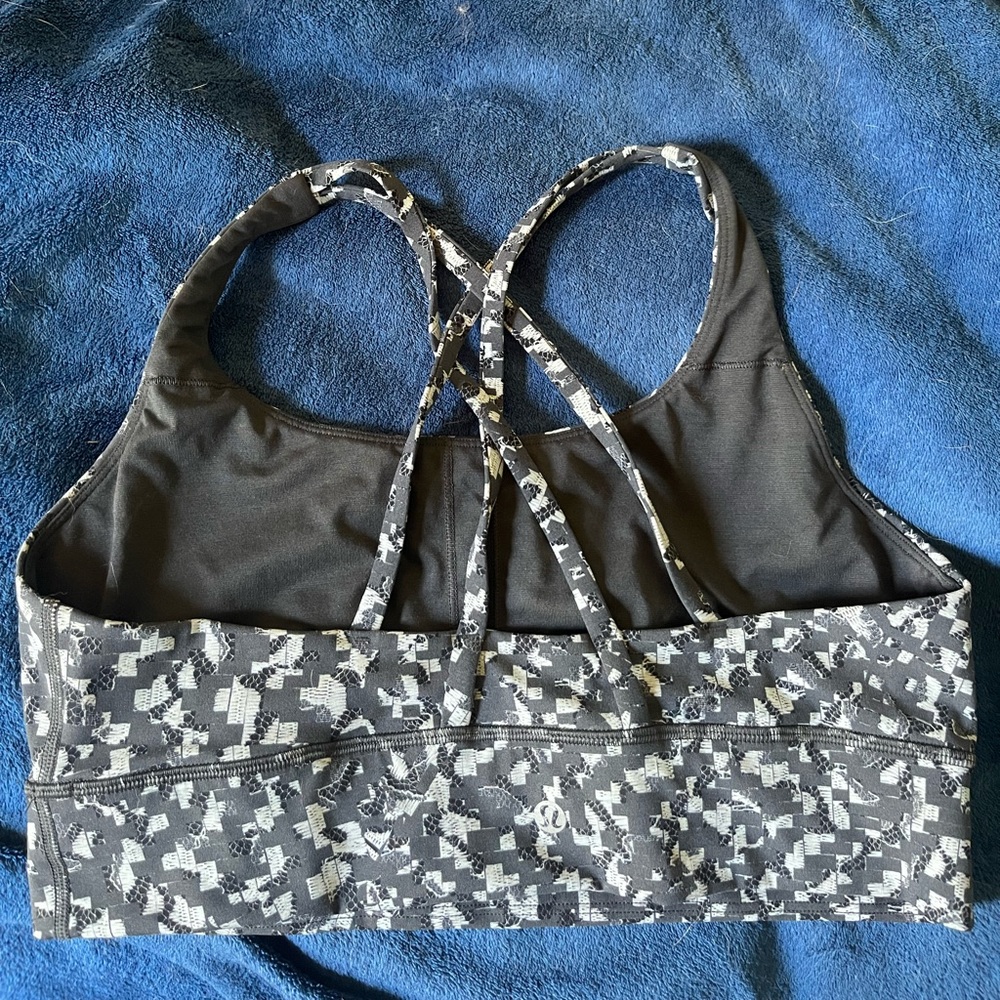 lululemon Energy Longline Bra
Medium Support, B–D Cups black and white size 10